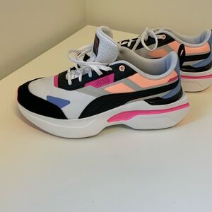 [384858-01] Womens Puma KOSMO RIDER POP size 10